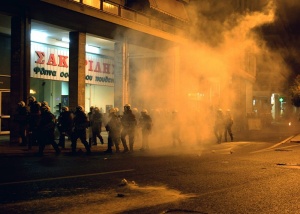 Сблъсъци в Атина – полицията използвала сълзотворен газ срещу демонстранти
