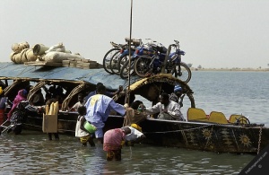 Инцидент с лодка в Нигерия остави 100 в неизвестност, 42 са загинали