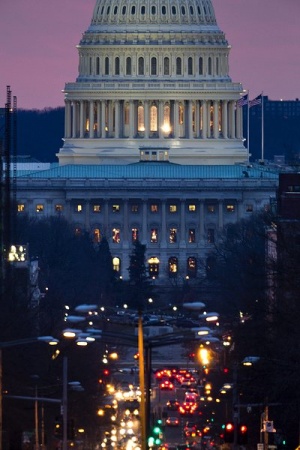 Институциите в САЩ излизат в принудителна отпуска