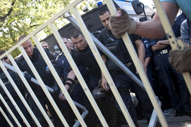 Арестуваха двама души на протеста пред парламента