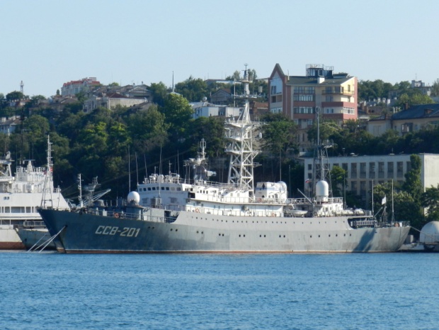 Три руски бойни кораба са преминали Босфора на път за Средиземно море
