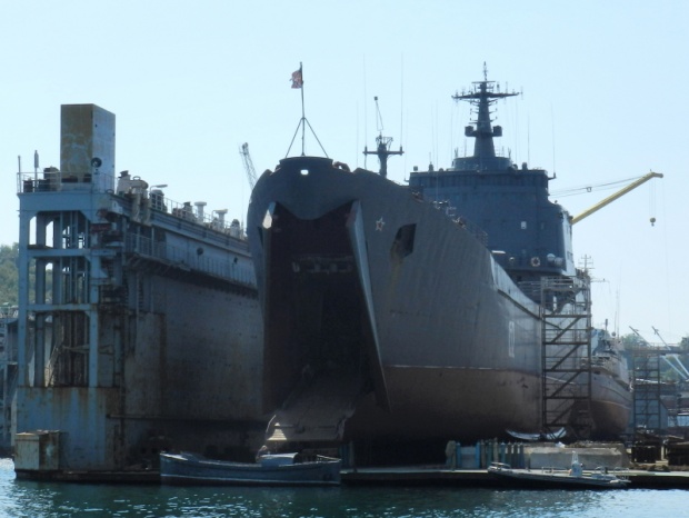 Боен кораб амфибия на САЩ акостира в Израел