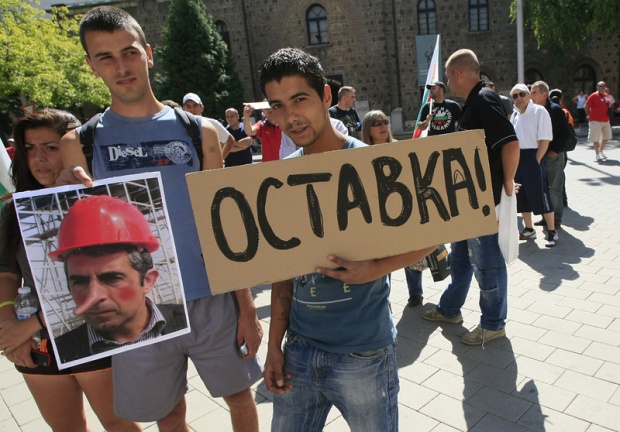 Контрапротестиращи: Президентът е решил да вкара България в конфликта в Сирия