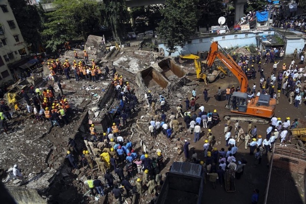 60 души остават под срутената сграда в Мумбай