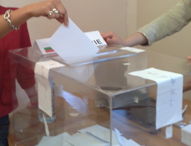 В седем общини се проведоха местни избори