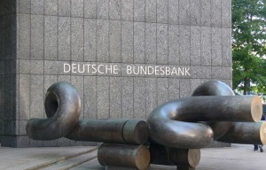 „Прегръдката“ между банките и държавния дълг е опасна, смята Вайдман