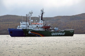 Русия обвини двама от „Грийнпийс“ в пиратство