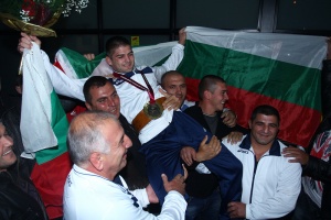 Депутатите аплодираха световния шампион Иво Ангелов