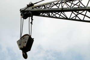 Сирийски бежанец протестира на строителен кран в Мюнхен