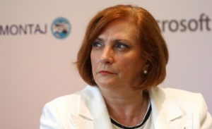Съкращенията целят намаляване на разходите, твърди министър Михайлова