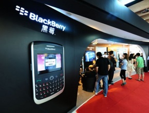 BlackBerry води преговори за продажба с Google, Intel, Samsung и други