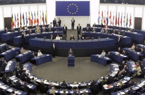 Европарламентът иска хуманитарна конференция за бежанската криза
