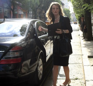 Лъжа е, че ГЕРБ усвоили над 40% от еврофондовете, твърди Златанова