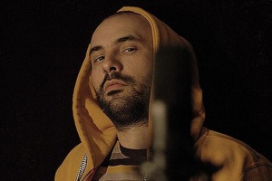 Рапърът Спенс става един от бандитите на Джаро