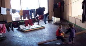 Нечовешка мизирия и смрад в лагера във "Враждебна"