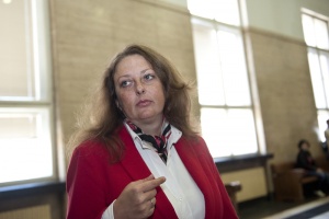 Четат присъдата на шефката на Агенцията по вписванията