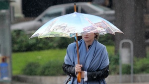 Жълт код заради силен вятър и валежи в почти цяла България