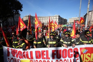 Над 140 полета са отменени заради многохилядна стачка в Рим
