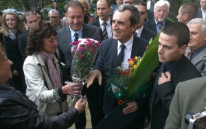 Аплодисменти и викове "Оставка" посрещнаха Орешарски в Перник