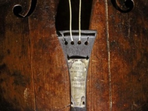 Продадоха цигулка от "Титаник" за $ 1,5 милиона