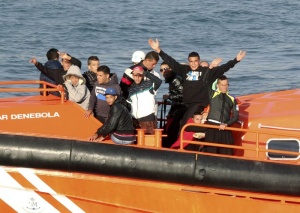 Лодка с 254 имигранти пристигна в Италия