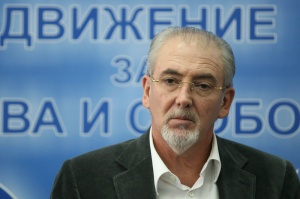 Местан пристигна в съда да даде показания срещу Енимехмедов