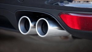 Намаляват данъка за коли с еко-категории