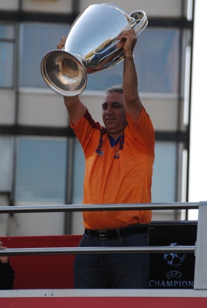 Христо Стоичков посрещна Купата на УЕФА в Пловдив