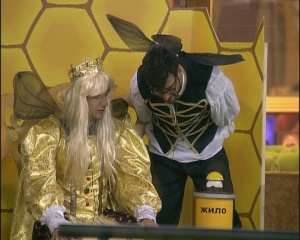 Пламен в ролята на Пчела-майка в новата мисия  на ВИП Брадър