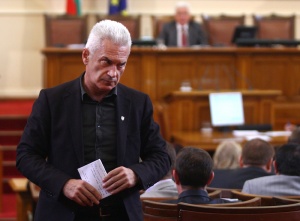 Скандал в парламента, след като Сидеров получи в. "Протест"
