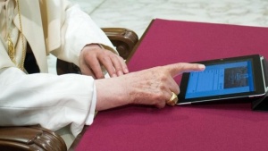 Папата има 10 млн. последователи в Туитър