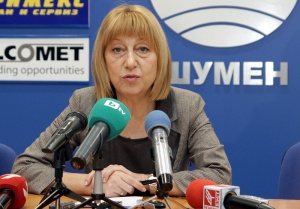 Не правете политика в университетите, призова Клисарова
