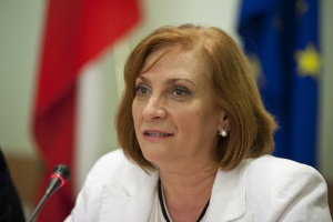 Михайлова настоява за промени в Закона за водите