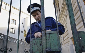 Арестуваха румънска прокурорка и сина й по обвинения в корупция