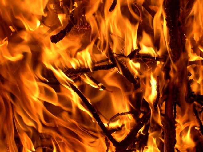 Жена пострада при пожар в къща в София