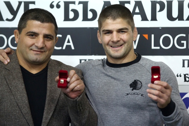 Агелов и Назарян с отличия за септември