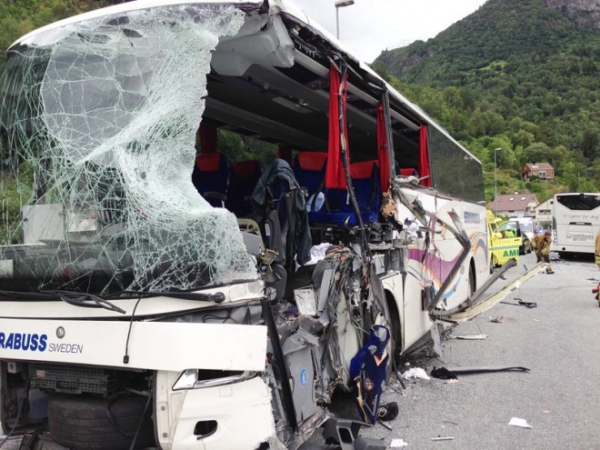 Автобус със студенти катастрофира в САЩ, 40 пострадали