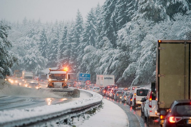 Силен снеговалеж създаде проблеми в Централна Европа