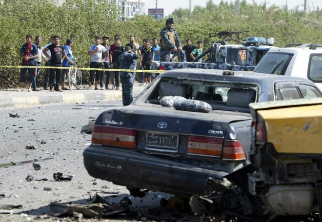 Поне 12 загинали при серия самоубийствени атентати в Ирак
