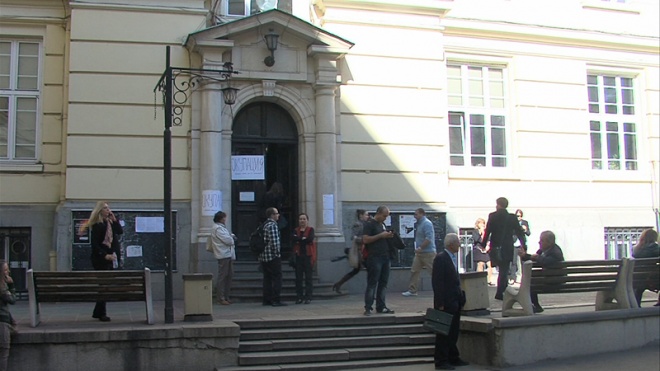 Студенти от НБУ блокират Околовръстно шосе в София