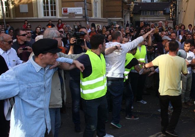 Студенти блокираха възлови кръстовища в София
