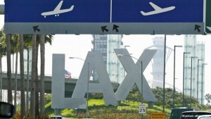 Задържаха виновника за стрелбата на летището в Лос Анджелис