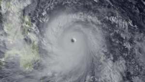 Супертайфун взе три жертви на Филипините