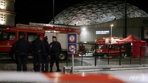 Един почина, а 14 са ранени при взрив в Париж