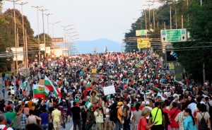 Протестът в София стигна до кръговото кръстовище на 4-ти км