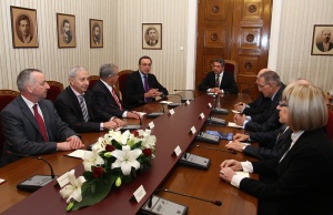 Президентът: Да спрат междуличностите войни на политиците