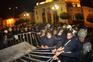 Полицията задържала чех, снимал сблъсъците на протестите
