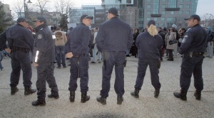 Полицай припадна на протестите пред НС