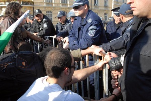 Сблъсък между полиция и протестиращи