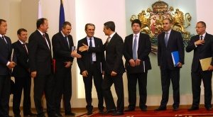 Над четири часа продължава заседанието на КСНС